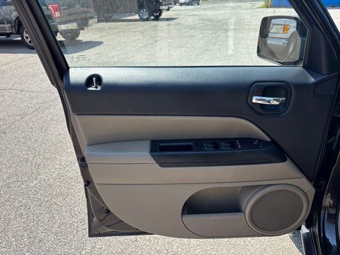 Used 2014 Jeep Patriot Latitude image 9