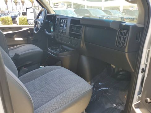 Used 2015 Chevrolet Express 3500 Extended w/ Chrome Appearance Package RWD image 12