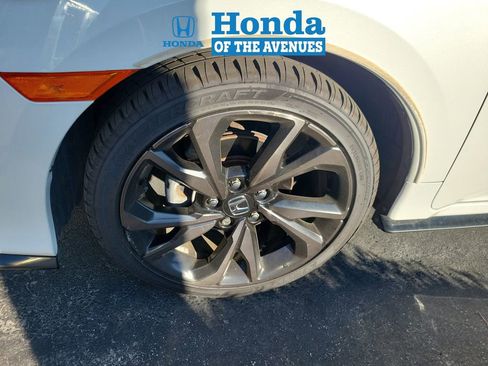 Used 2017 Honda Civic Sport image 4