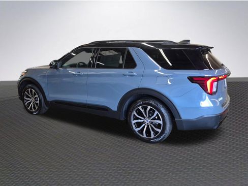 Used 2025 Ford Explorer ST-Line w/ Premium Package RWD image 5
