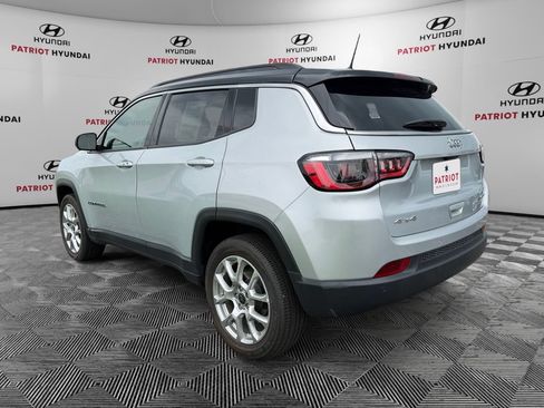 Used 2025 Jeep Compass Limited AWD/4WD image 5