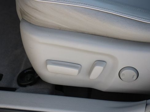 Used 2016 Toyota Camry XLE image 12