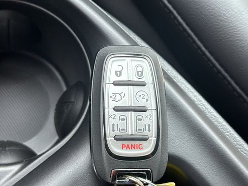 New 2026 Chrysler Pacifica Select w/ S Appearance Package FWD image 38