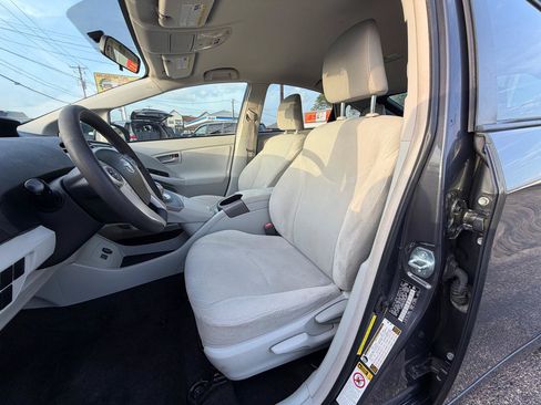 Used 2014 Toyota Prius Two FWD image 10