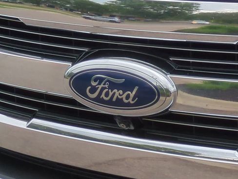 Used 2016 Ford F150 Lariat w/ Equipment Group 502A Luxury AWD/4WD image 12