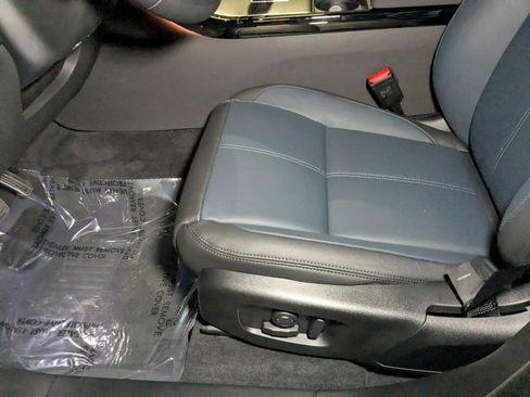 New 2026 Land Rover Range Rover Velar Dynamic SE image 4