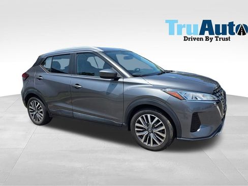 Used 2021 Nissan Kicks SV FWD image 2