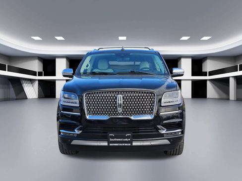 Used 2020 Lincoln Navigator Black Label w/ Cargo Convenience Package image 9