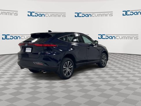 Used 2022 Toyota Venza LE AWD/4WD image 8