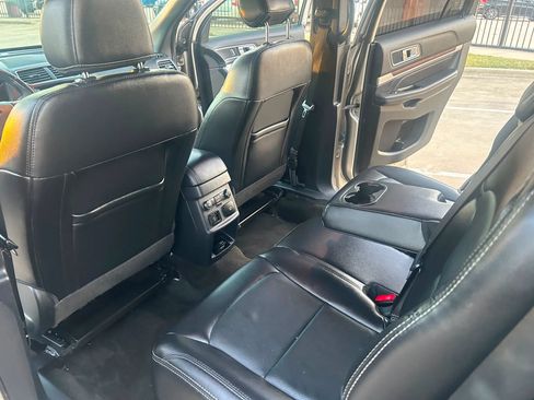Used 2017 Ford Explorer Limited w/ Equipment Group 301A FWD image 29