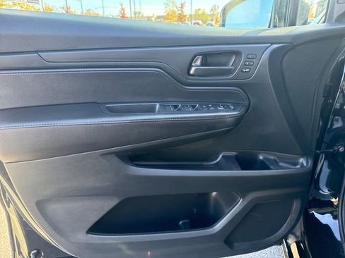 Used 2023 Honda Odyssey Sport image 9