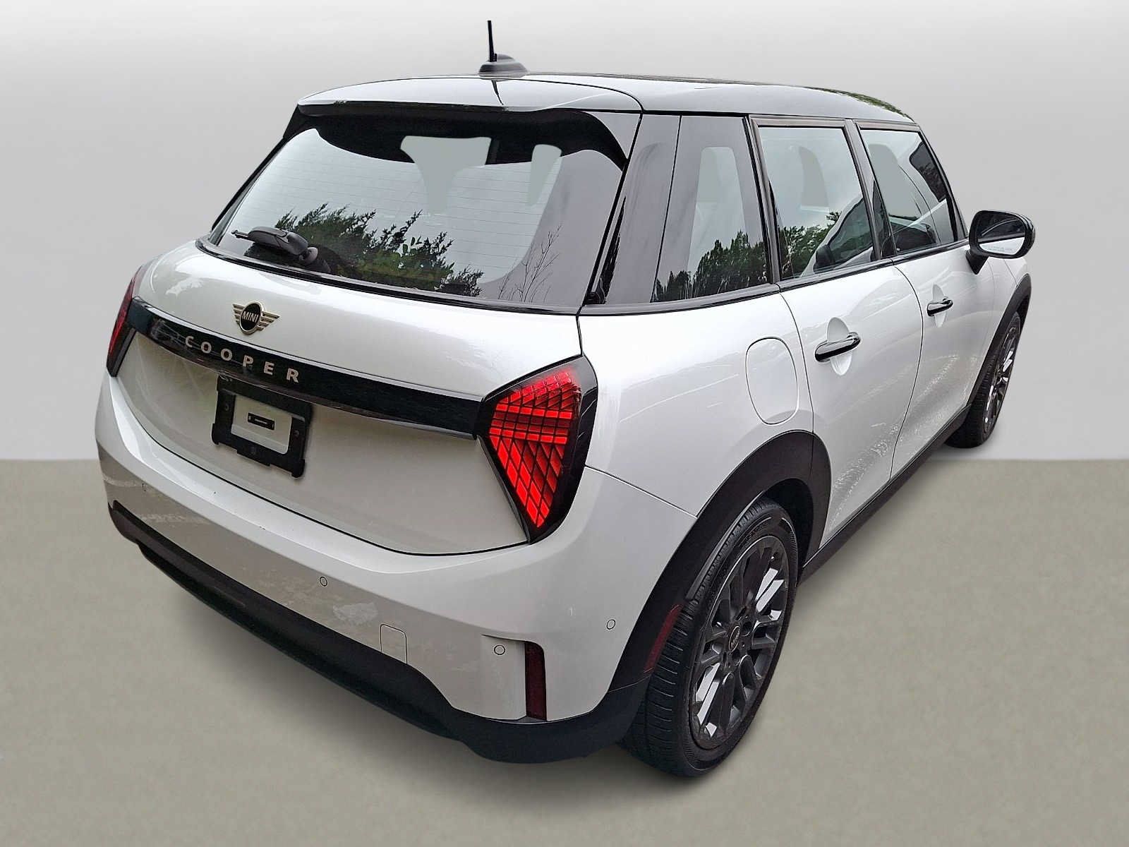 Used 2026 MINI Cooper 4-Door Hardtop FWD image 4