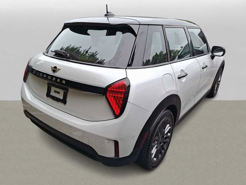 Used 2026 MINI Cooper 4-Door Hardtop FWD image 4