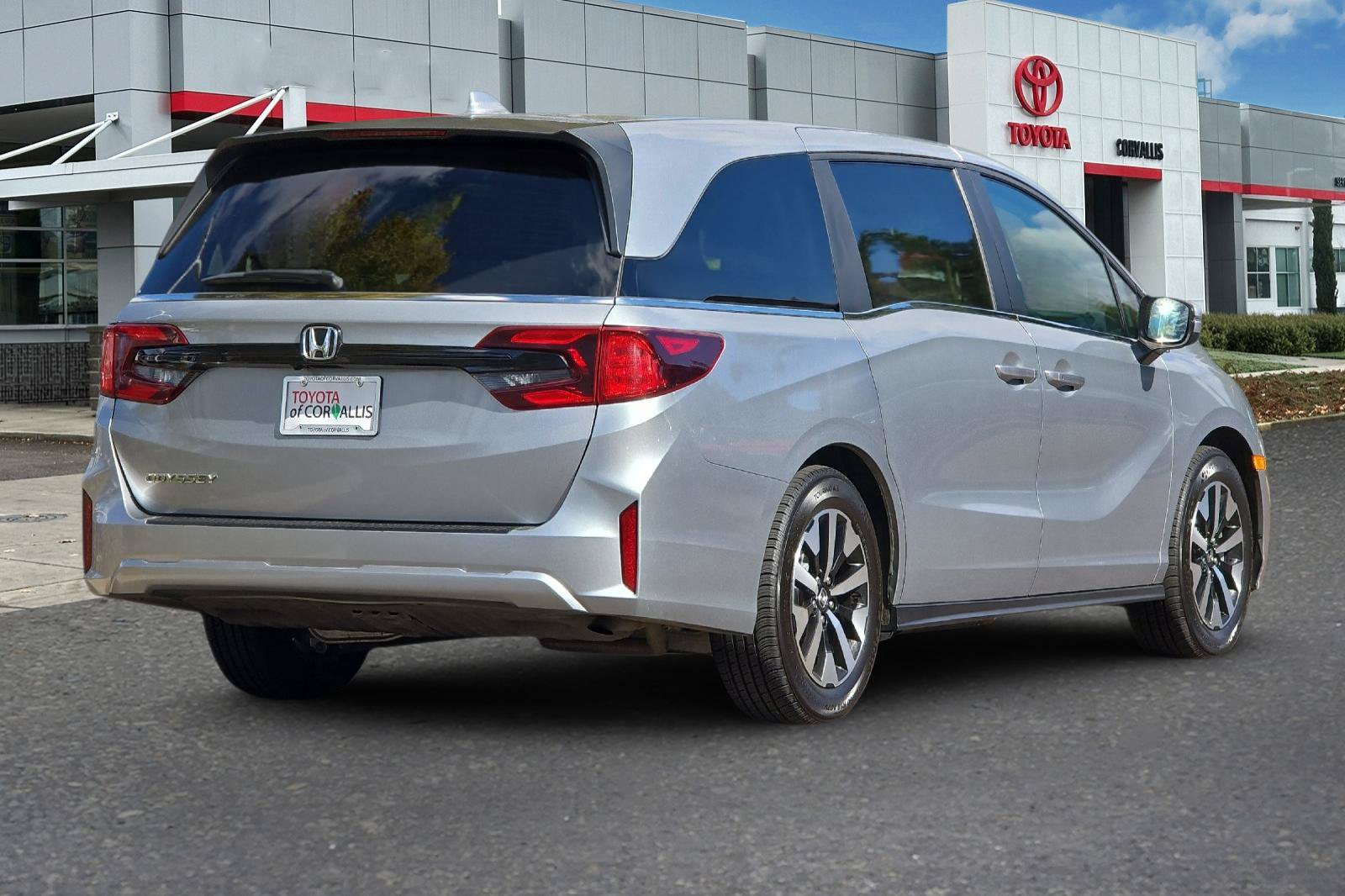 Used 2025 Honda Odyssey EX-L image 4