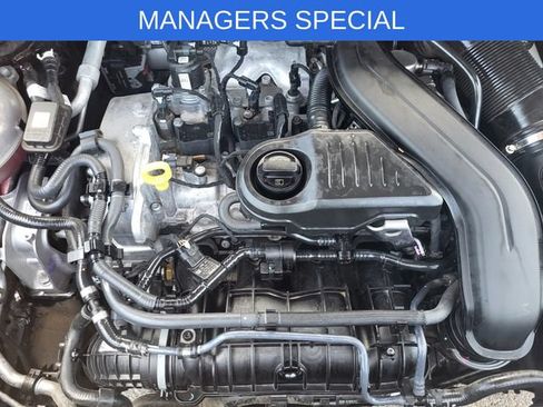 Used 2023 Volkswagen Taos SE w/ Panoramic Sunroof Package FWD image 23