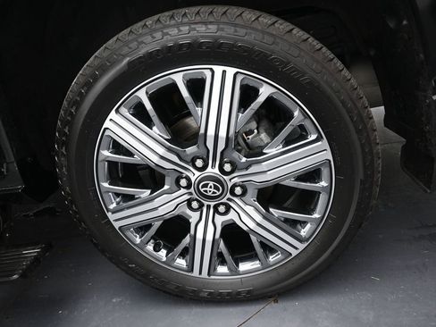 Used 2025 Toyota Sequoia Capstone AWD/4WD image 41