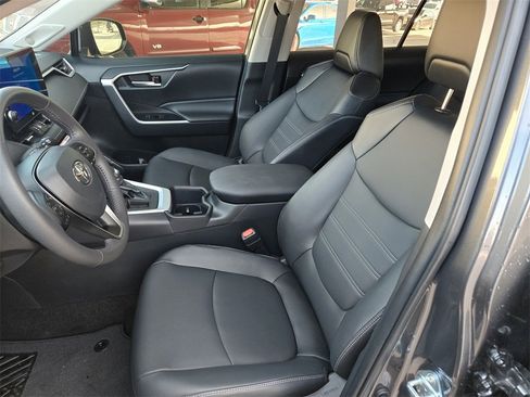 Used 2025 Toyota RAV4 XLE Premium image 26