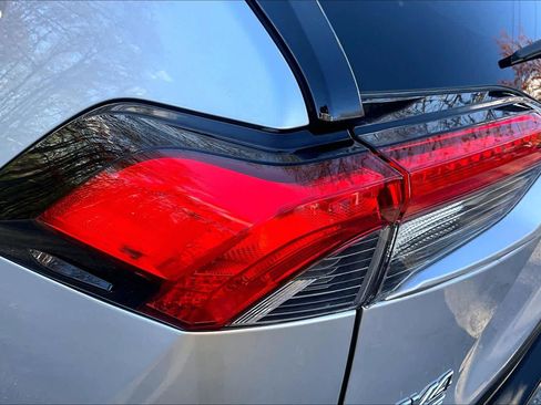 Used 2021 Toyota RAV4 SE w/ Weather & Moonroof Package AWD/4WD image 27