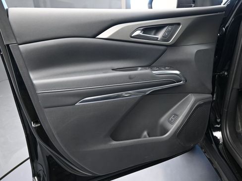 Used 2025 Chevrolet Traverse LT w/ Midnight/Sport Edition image 16