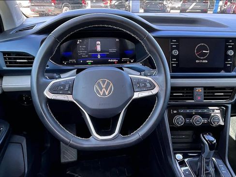 Used 2024 Volkswagen Taos SE image 6