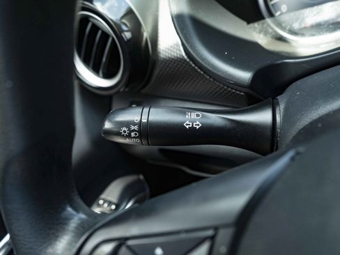 Used 2018 Nissan Kicks SV FWD image 22