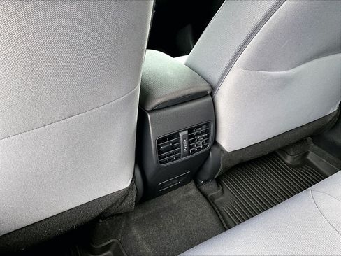 Used 2023 Toyota Corolla Cross AWD Hybrid w/ Moonroof Package image 27