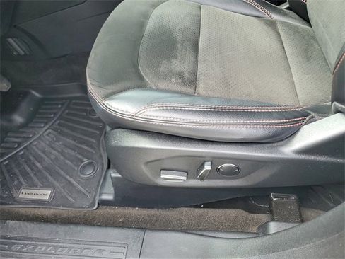 Used 2018 Ford Explorer XLT w/ Equipment Group 202A image 17