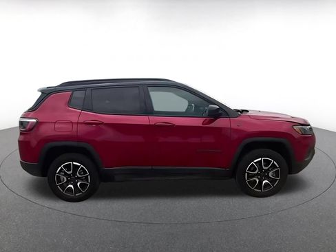 Used 2025 Jeep Compass Trailhawk AWD/4WD image 8