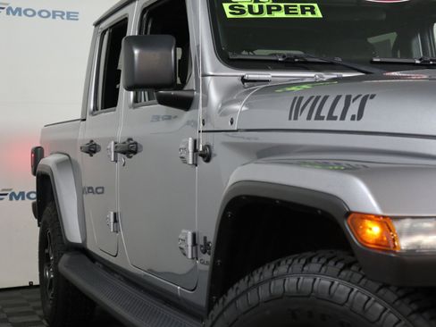 Used 2021 Jeep Gladiator Sport image 3