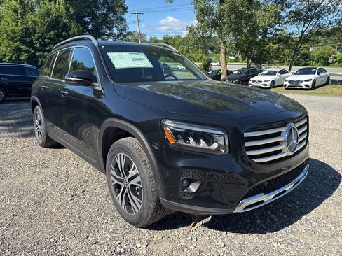 New 2025 Mercedes-Benz GLB 250 4MATIC image 1