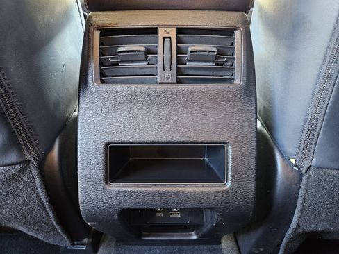 Used 2024 Mitsubishi Outlander SE image 11