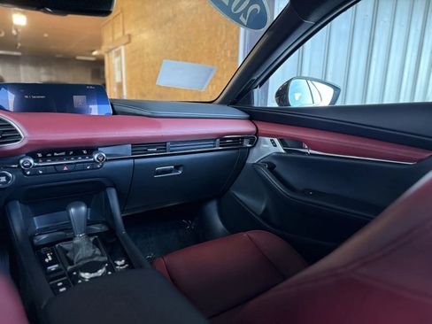 Used 2025 MAZDA MAZDA3 Hatchback w/Premium Plus Pkg image 32