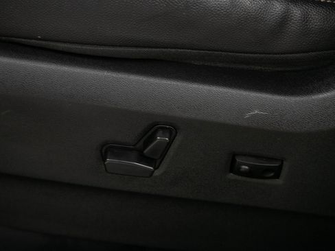 Used 2013 Chrysler Town & Country Touring FWD image 26