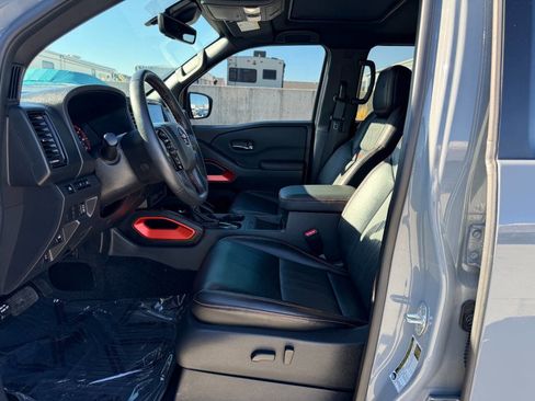 Used 2023 Nissan Frontier PRO-4X w/ Pro-4X Premium Package image 17