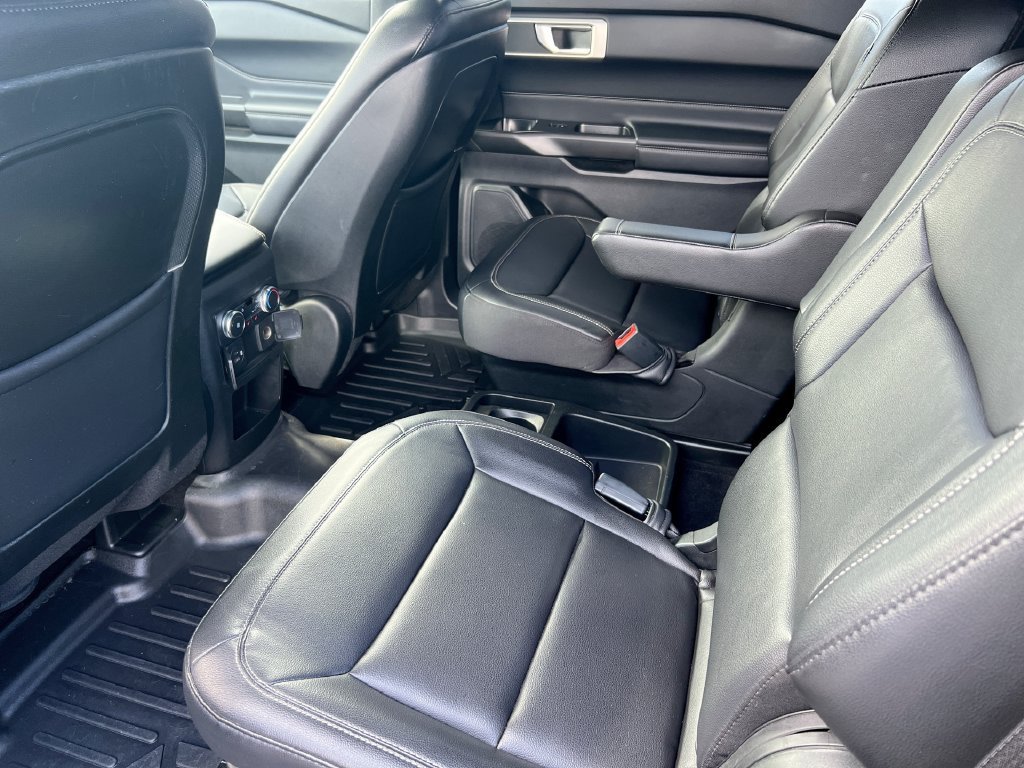 Used 2020 Ford Explorer XLT w/ Equipment Group 202A AWD/4WD image 43