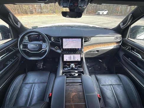 Used 2023 Jeep Grand Wagoneer 4WD image 11