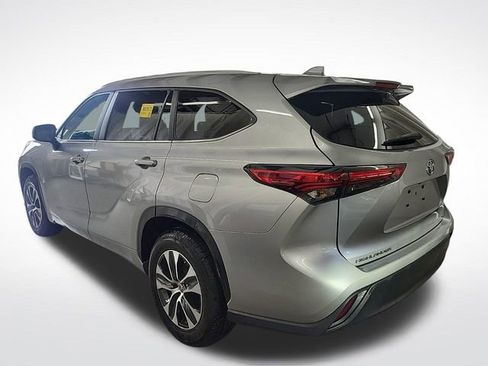 Used 2023 Toyota Highlander XLE FWD image 10