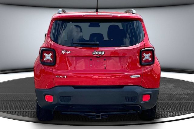 Used 2017 Jeep Renegade Latitude w/ Cold Weather Group AWD/4WD image 5