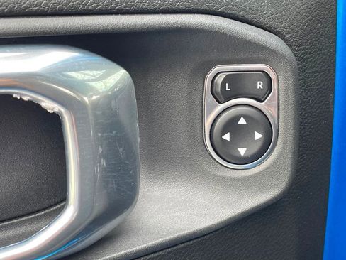 Used 2022 Jeep Gladiator Sport AWD/4WD image 16