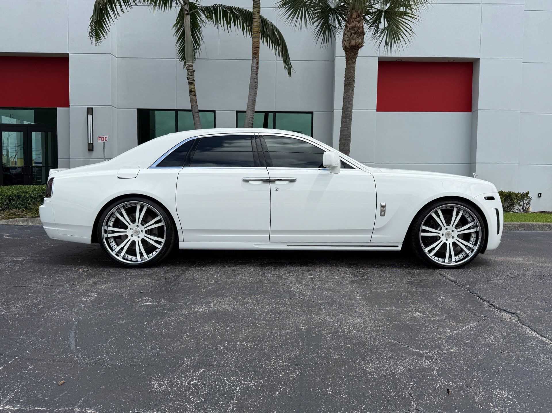 Used 2011 Rolls-Royce Ghost RWD image 2