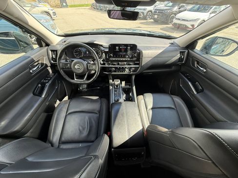Used 2024 Nissan Pathfinder SL AWD/4WD image 9