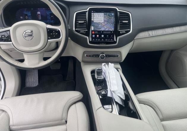 Used 2024 Volvo XC90 T8 Ultimate AWD/4WD image 3