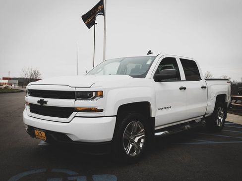 Used 2018 Chevrolet Silverado 1500 Custom w/ Custom Value Package image 15