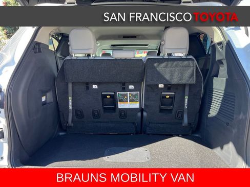 Used 2026 Toyota Sienna XLE FWD image 46
