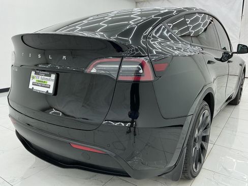 Used 2021 Tesla Model Y Long Range AWD/4WD image 8