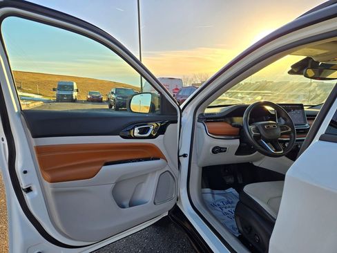 Used 2022 Jeep Compass Limited w/ Elite Group image 11