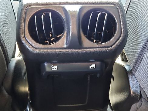 Used 2024 Jeep Gladiator Sport AWD/4WD image 14