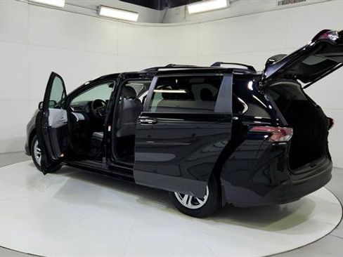Used 2025 Toyota Sienna XLE w/ XLE Plus Package AWD/4WD image 31