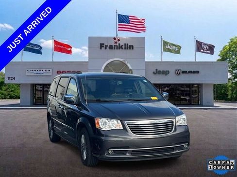 Used 2016 Chrysler Town & Country Touring-L FWD image 1