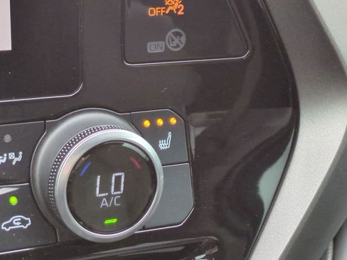 Used 2023 Toyota Highlander XLE image 23